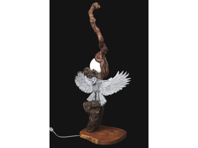 lampe-ambiance-pied-vigne-bois-rsine-led-chouette-clair-de-lune-noctua-in-lumine-lunari-3