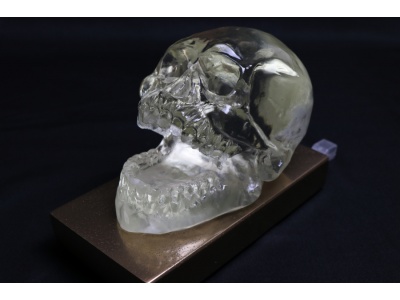 sculpture-crne-cristal-humain-rsine-socle-1