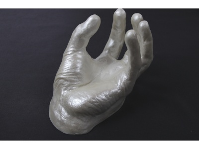 sculpture-rsine-support-tlphone-main-blanc-perl-2b