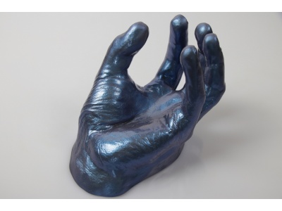 sculpture-rsine-support-tlphone-main-bleu-perl-7b_803057722